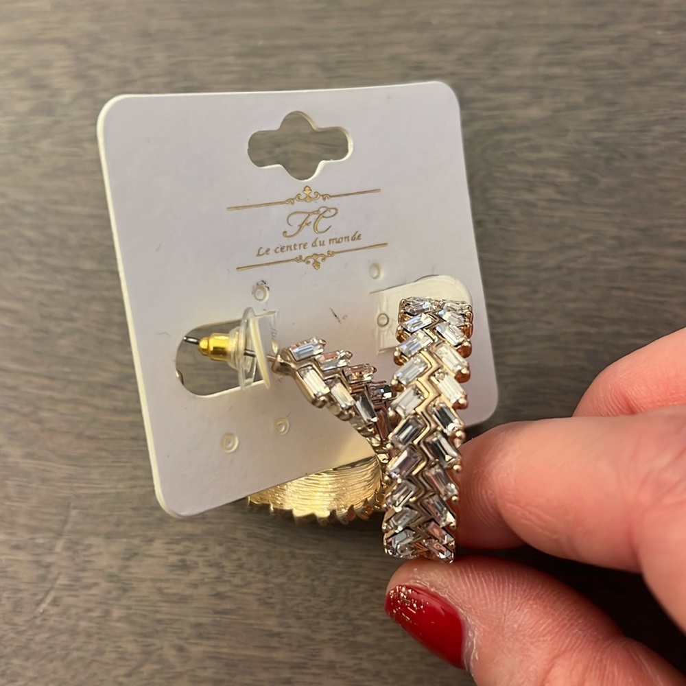 🛍️🛍️Gold and crystal wavy earrings